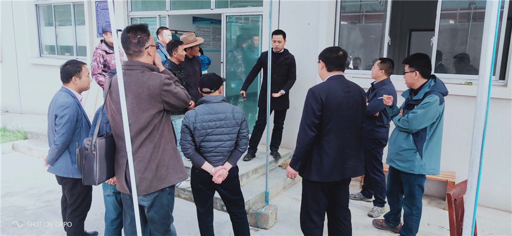 西南督查組在自治區(qū)、日喀則市、吉隆縣、吉隆鎮(zhèn)有關(guān)領(lǐng)導(dǎo)的陪同下對吉隆鎮(zhèn)污水處理廠檢查工作